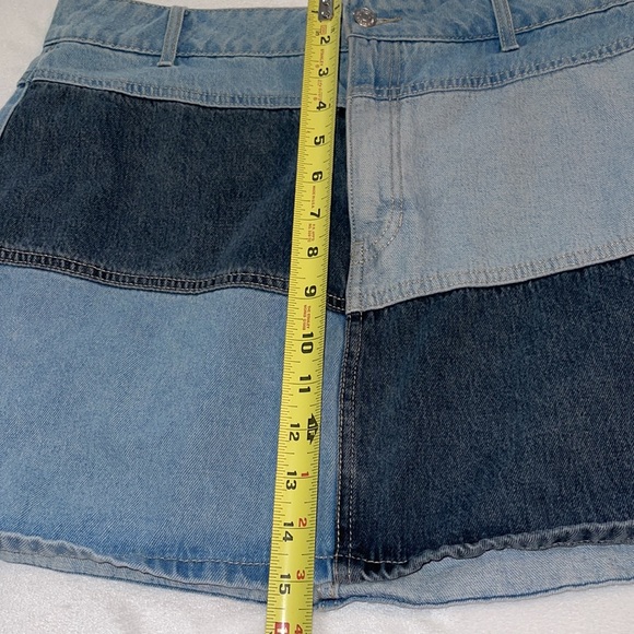 Wild Fable Women’s Y2K Patch Work Denim Mini Skirt Size 12 - Picture 4 of 6